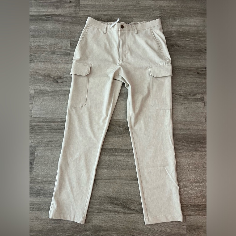 Banana Republic slim tapered fit cream Khaki pants. Size 33x34